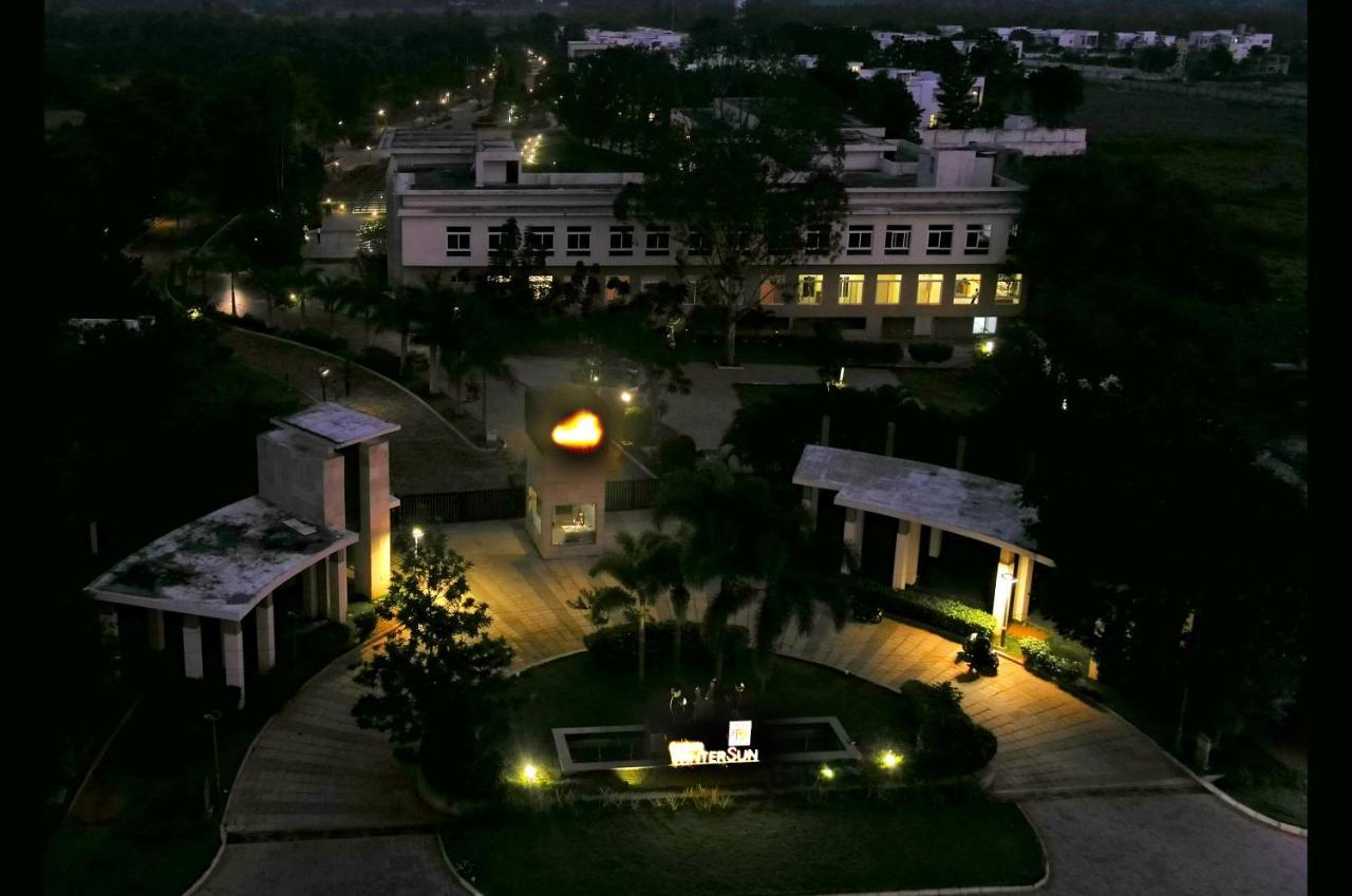 Spree Resort At Century Wintersun Dod Ballāpur Buitenkant foto
