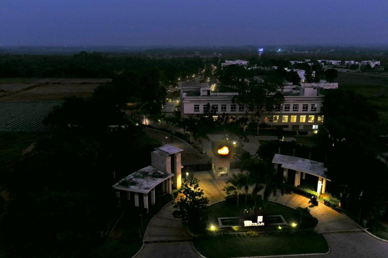 Spree Resort At Century Wintersun Dod Ballāpur Buitenkant foto